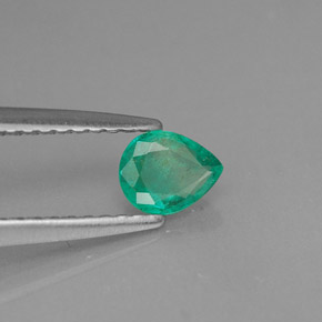 0.29カラットの天然グリーンエメラルド（5.1×4.1 mm・洋梨の形）