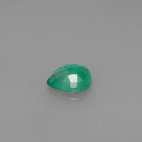 0.29カラットの天然グリーンエメラルド（5.1×4.1 mm・洋梨の形）
