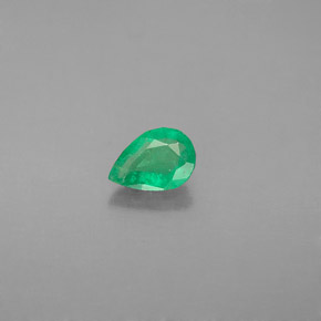 0.35カラットの天然グリーンエメラルド（5.8×4.1 mm・洋梨の形）