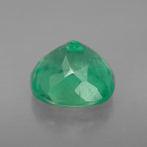 3.30カラットの天然グリーンエメラルド（9.4×9.3 mm・クッションカット）
