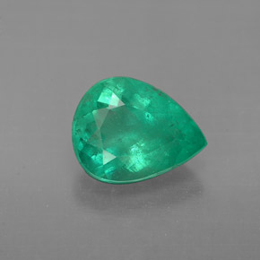 1.58カラットの天然グリーンエメラルド（8.8×7 mm・洋梨の形）