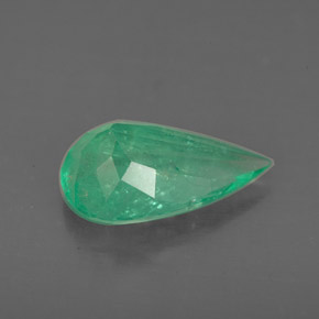 2.43カラットの天然グリーンエメラルド（12.6×7.5 mm・洋梨の形）