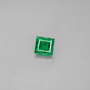 0.40カラットの天然グリーンエメラルド（4.6×4.4 mm・バゲット）