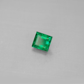 0.40カラットの天然グリーンエメラルド（4.6×4.4 mm・バゲット）
