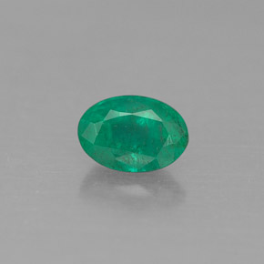0.42カラットの天然グリーンエメラルド（5.9×4.1 mm・オーバルカット）