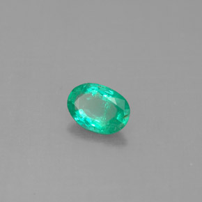 0.35カラットの天然グリーンエメラルド（5.8×4.1 mm・オーバルカット）