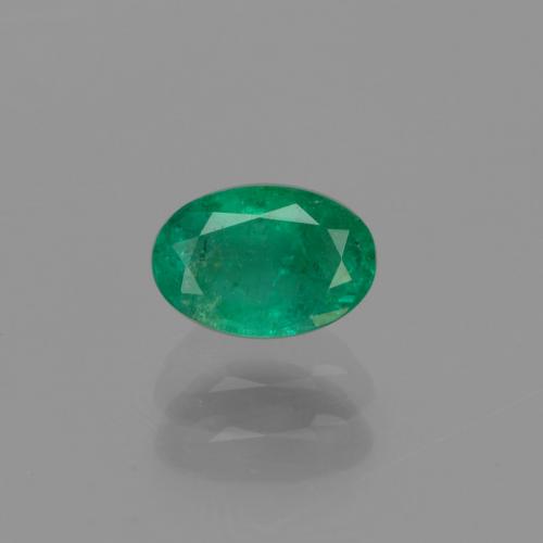 0.46カラットの天然クールグリーンエメラルド（5.9×4.1 mm・オーバルカット）