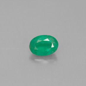 0.46カラットの天然グリーンエメラルド（5.9×4.2 mm・オーバルカット）