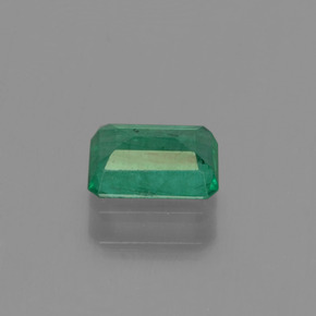 0.53カラットの天然グリーンエメラルド（6.1×4.1 mm・エメラルドカット）