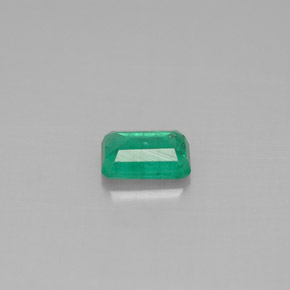 0.54カラットの天然グリーンエメラルド（6.1×4.1 mm・エメラルドカット）