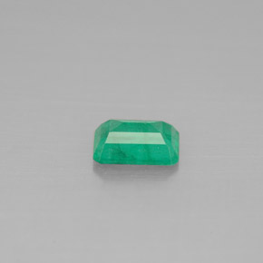 0.47カラットの天然グリーンエメラルド（5.9×4.1 mm・エメラルドカット）