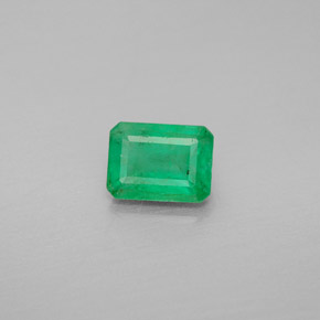 0.99カラットの天然グリーンエメラルド（7×5.2 mm・エメラルドカット）