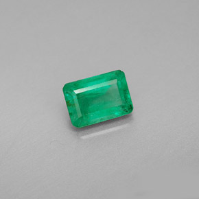 1.04カラットの天然グリーンエメラルド（7×5 mm・エメラルドカット）