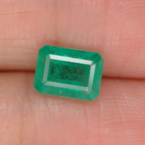 1.11カラットの天然グリーンエメラルド（7×5.2 mm・エメラルドカット）
