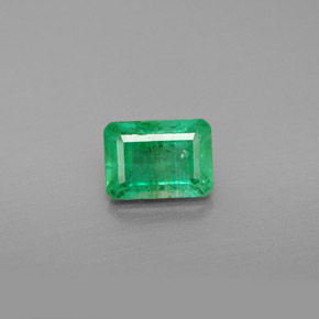 1.13カラットの天然グリーンエメラルド（7.1×5.2 mm・エメラルドカット）