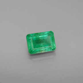 1.13カラットの天然グリーンエメラルド（7.1×5.2 mm・エメラルドカット）