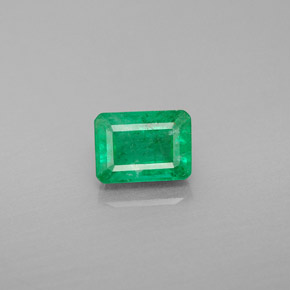 1.18カラットの天然グリーンエメラルド（7×5.1 mm・エメラルドカット）