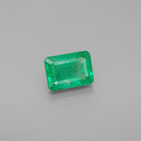 1.18カラットの天然グリーンエメラルド（7×5.1 mm・エメラルドカット）
