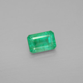 1.03カラットの天然グリーンエメラルド（7×4.8 mm・エメラルドカット）