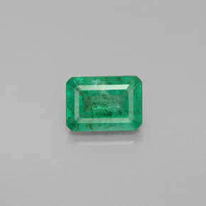1.03カラットの天然グリーンエメラルド（7.1×5.1 mm・エメラルドカット）