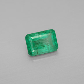 1.03カラットの天然グリーンエメラルド（7.1×5.1 mm・エメラルドカット）