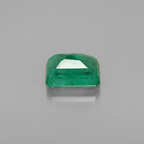 1.13カラットの天然グリーンエメラルド（7×5 mm・エメラルドカット）