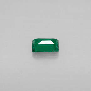 0.25カラットの天然グリーンエメラルド（4.8×3.3 mm・バゲット）