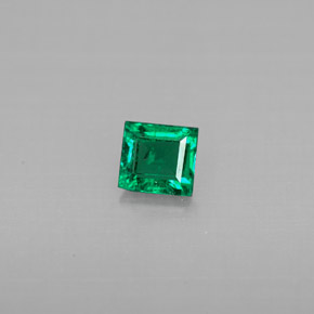0.28カラットの天然グリーンエメラルド（4×3.7 mm・バゲット）