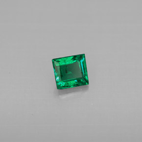 0.28カラットの天然グリーンエメラルド（4×3.7 mm・バゲット）