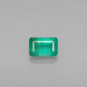 0.58カラットの天然グリーンエメラルド（6.1×4 mm・エメラルドカット）