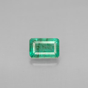 0.60カラットの天然グリーンエメラルド（6×4.1 mm・エメラルドカット）