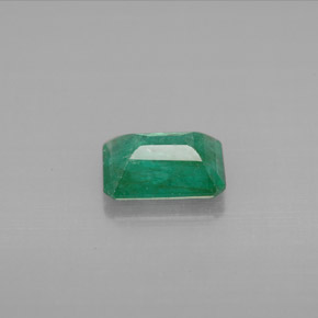 1.17カラットの天然グリーンエメラルド（7.8×5.9 mm・エメラルドカット）