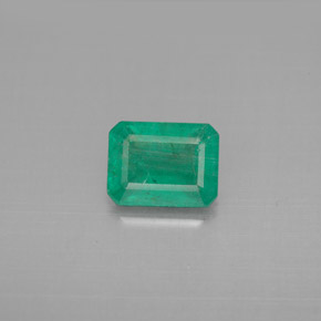 1.19カラットの天然グリーンエメラルド（7.7×5.8 mm・エメラルドカット）