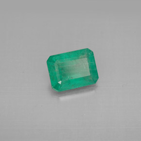 1.19カラットの天然グリーンエメラルド（7.7×5.8 mm・エメラルドカット）