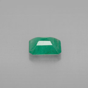 1.19カラットの天然グリーンエメラルド（7.7×5.8 mm・エメラルドカット）