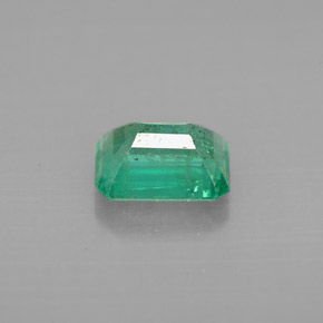 1.40カラットの天然グリーンエメラルド（7.9×5.9 mm・エメラルドカット）