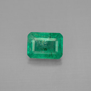 1.42カラットの天然グリーンエメラルド（7.8×5.7 mm・エメラルドカット）