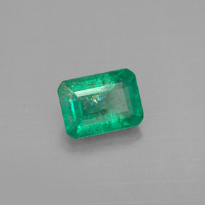 1.42カラットの天然グリーンエメラルド（7.8×5.7 mm・エメラルドカット）
