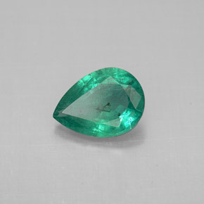 0.91カラットの天然グリーンエメラルド（8.2×6 mm・洋梨の形）