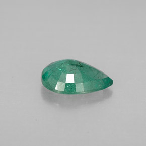 0.91カラットの天然グリーンエメラルド（8.2×6 mm・洋梨の形）