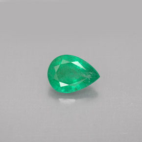 0.99カラットの天然グリーンエメラルド（8.1×6 mm・洋梨の形）