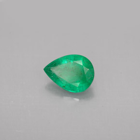 0.99カラットの天然グリーンエメラルド（8.1×6 mm・洋梨の形）
