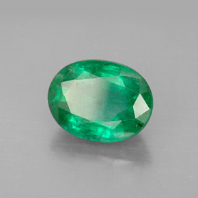 2.89カラットの天然グリーンエメラルド（10.5×8 mm・オーバルカット）