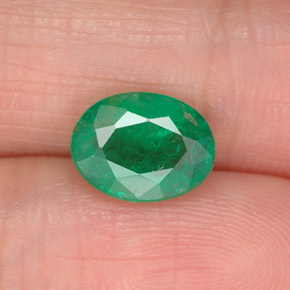 1.56カラットの天然ミディアムグリーンエメラルド（9.1×7 mm・オーバルカット）