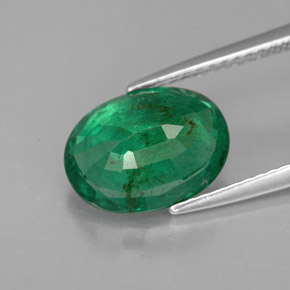 2.67カラットの天然グリーンエメラルド（11×8.2 mm・オーバルカット）