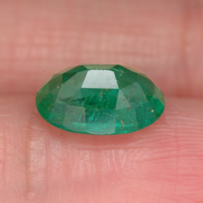 1.64カラットの天然グリーンエメラルド（9.6×6.7 mm・オーバルカット）