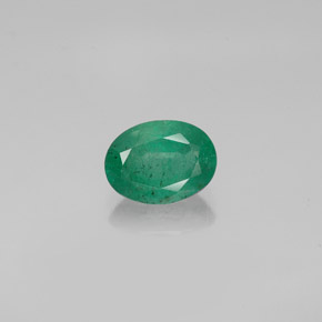 1.18カラットの天然グリーンエメラルド（8.1×6.1 mm・オーバルカット）