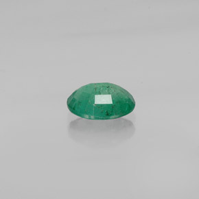 1.18カラットの天然グリーンエメラルド（8.1×6.1 mm・オーバルカット）