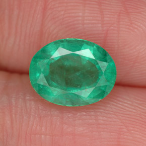 1.87カラットの天然グリーンエメラルド（9×7.1 mm・オーバルカット）