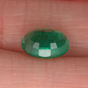 1.78カラットの天然グリーンエメラルド（9.1×7 mm・オーバルカット）
